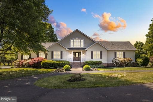 64 Rolling Green Ln, Brightwood, VA 22715-1757, United States - Photo 1