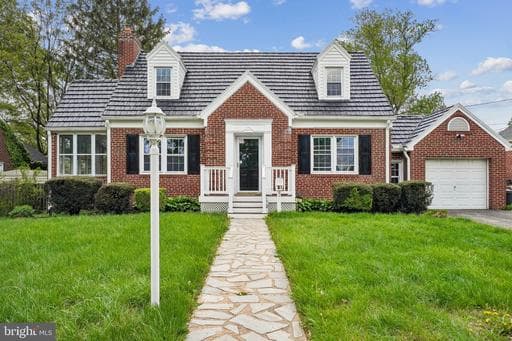 527 FOREST VIEW ROAD - Photo 1