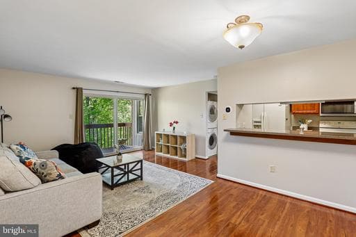 4 Banyan Wood Ct, Essex, MD 21221-7352, United States - Photo 1