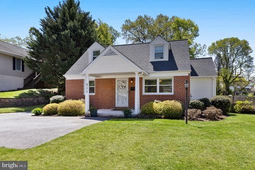 511 GREENWOOD ROAD - Photo 1