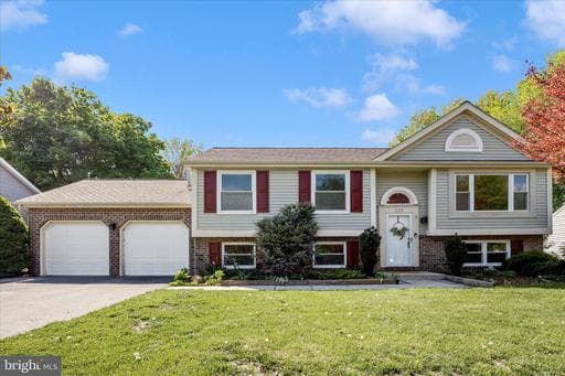 233 DIAMOND DRIVE - Photo 1