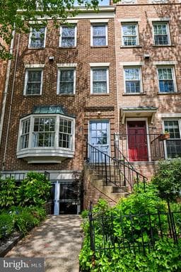 1953 CALVERT STREET D - Photo 1