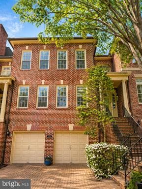 2029 Mayfair McLean Ct, Falls Church, VA 22043-1765, United States - Photo 1