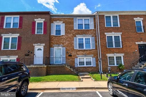 35 County Ct, Gaithersburg, MD 20878-2800, United States - Photo 1