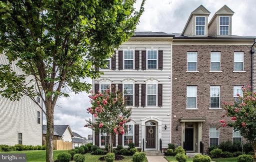 108 APRICOT STREET - Photo 1