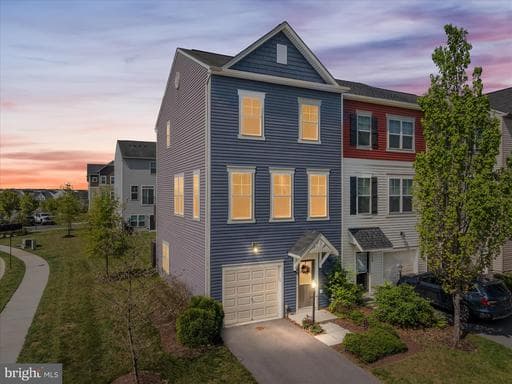109 SPLENDOR GARDEN WAY - Photo 1