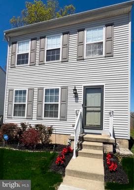 444 TRIMBLEFIELDS DRIVE - Photo 1