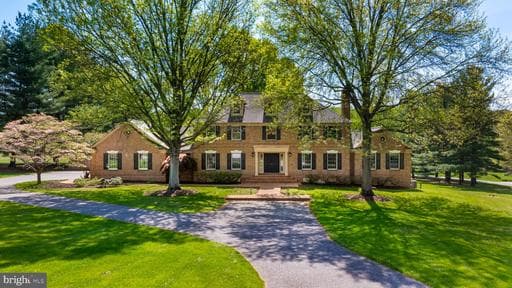 7 GLENBERRY COURT - Photo 1