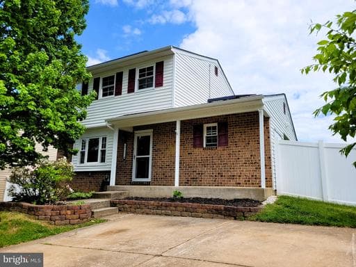 9121 Summer Park Dr, Parkville, MD 21234-3420, United States - Photo 1