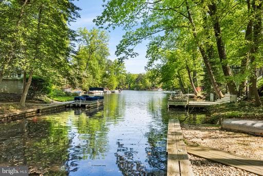 3800 Lakeview Ter, Falls Church, VA 22041-1313, United States