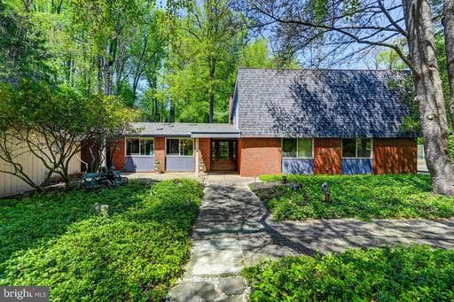 3604 BARBERRY COURT