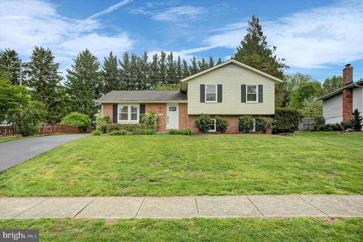 121 ALBANY AVENUE - Photo 1