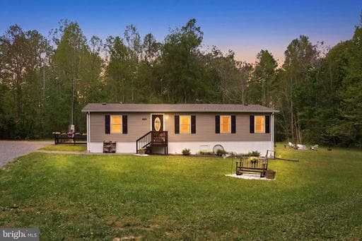 135 Heavenly Dove Dr, Mineral, VA 23117-3439, United States - Photo 1