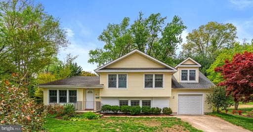 10 CAROLE COURT - Photo 1