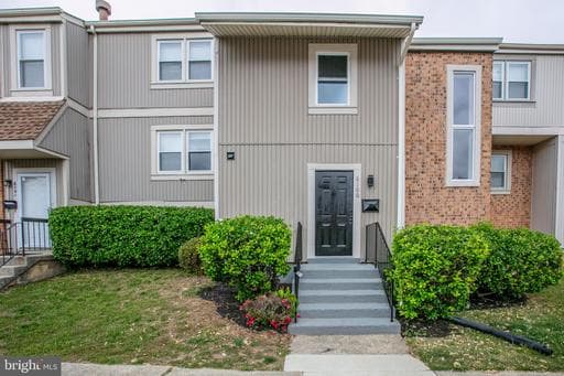 6100 BRANDYHALL COURT - Photo 1