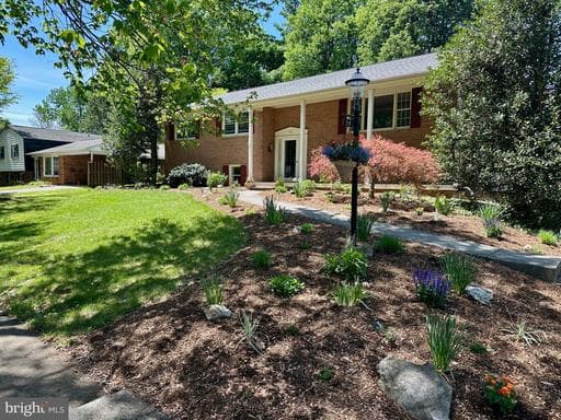 315 WALKER STREET - Photo 1