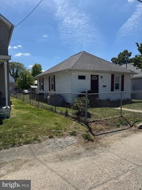 610 LINCOLN STREET - Photo 1