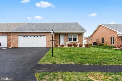 122 Southern Oak Dr, Hagerstown, MD 21740-3139, United States - Photo 1