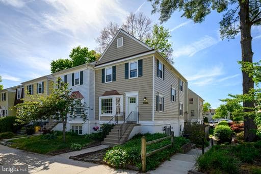 1476 Lowell Ct, Crofton, MD 21114-1105, United States - Photo 1