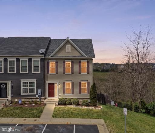 60 NIBLICK SQUARE - Photo 1