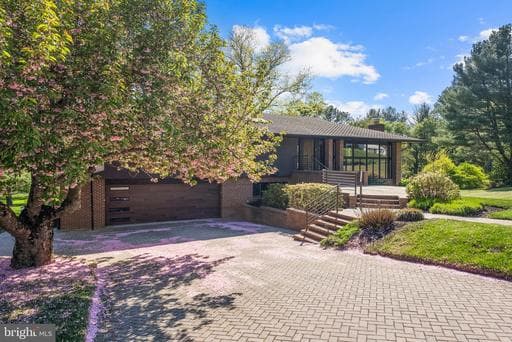 43 GLEN ALPINE ROAD - Photo 1