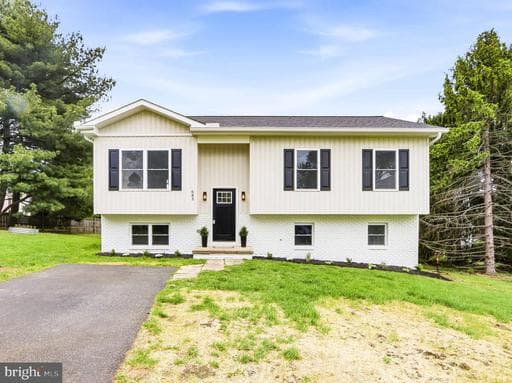 683 SUNFLOWER COURT - Photo 1