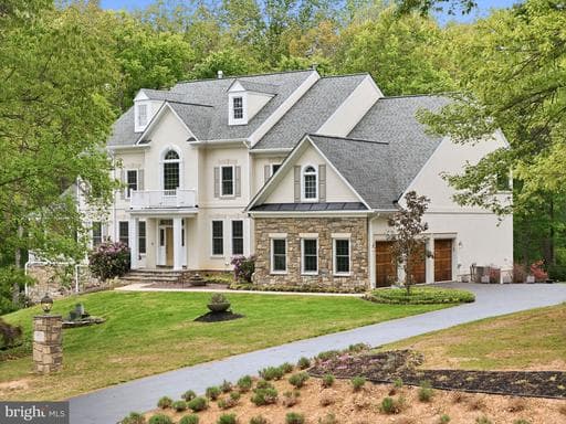 2207 ARYNESS DRIVE - Photo 1