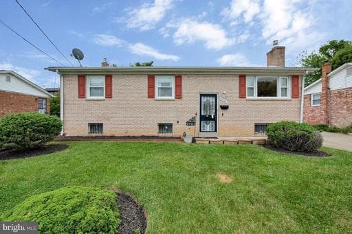 2721 BOONES LANE - Photo 1