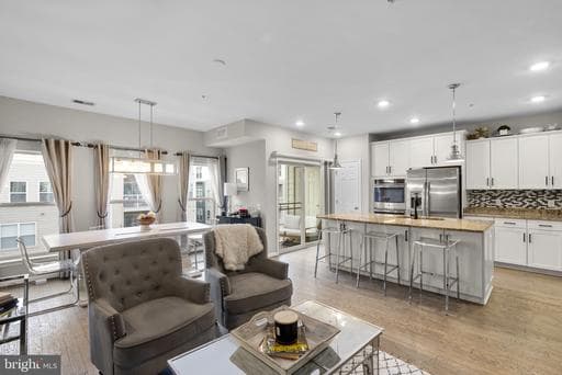 121 COPLEY CIRCLE 34-B