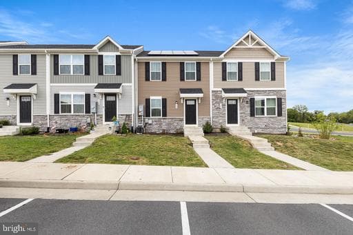 102 SPRING PLACE - Photo 1