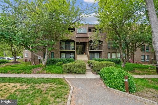 11256 Chestnut Grove Sq, Reston, VA 20190-5147, United States - Photo 1