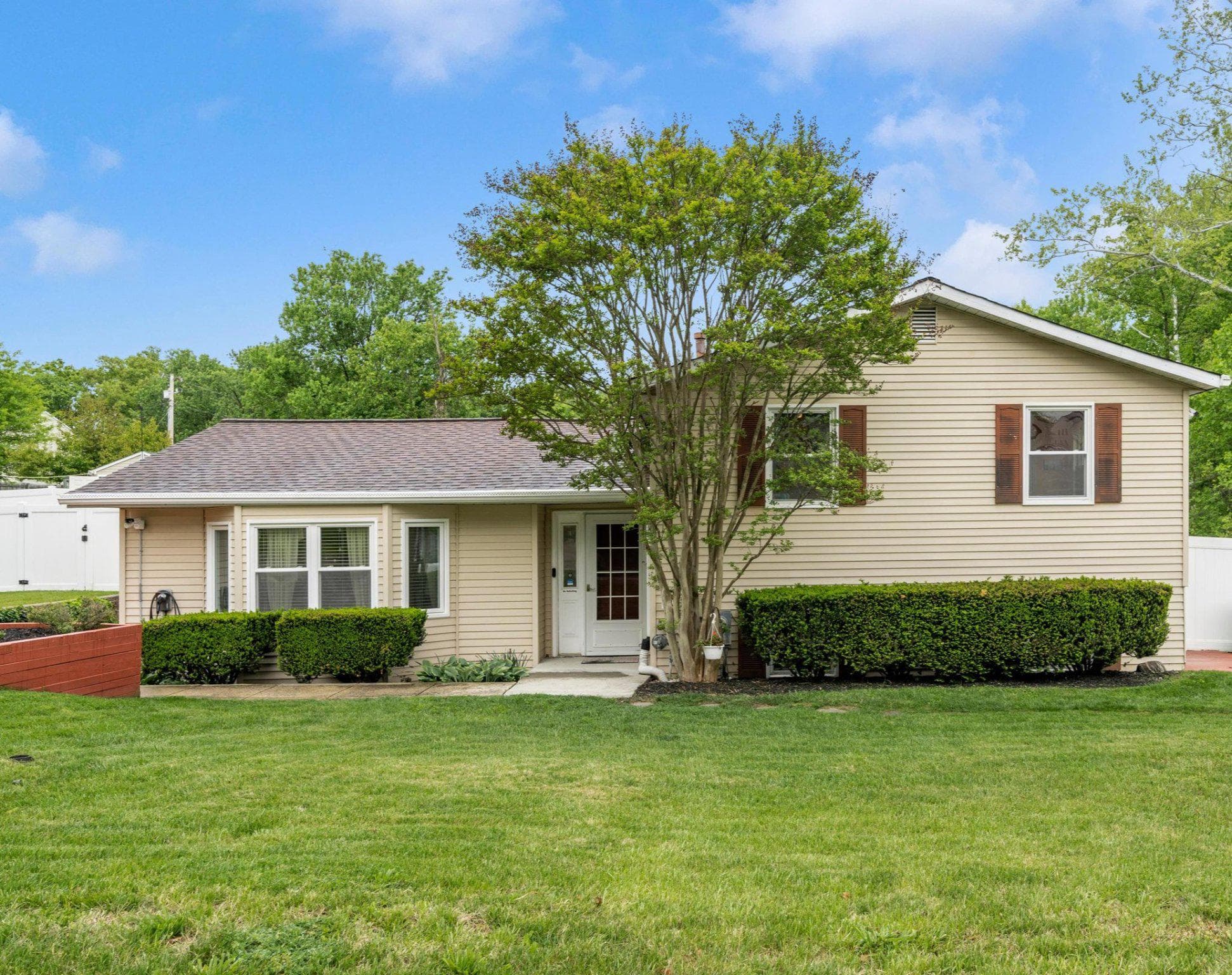 6334 EUCLID AVENUE - Photo 1