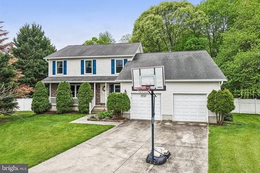 592 EASON DRIVE - Photo 1