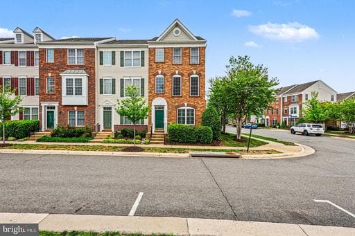 42822 Sykes Ter, Chantilly, VA 20152-6606, United States - Photo 1