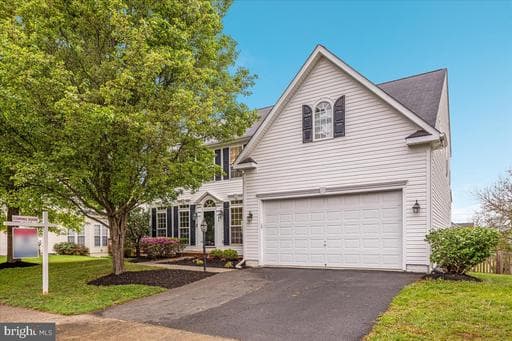 33 POTTERFIELD DRIVE - Photo 1