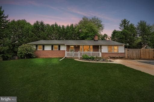 6203 W HEMLOCK DRIVE - Photo 1