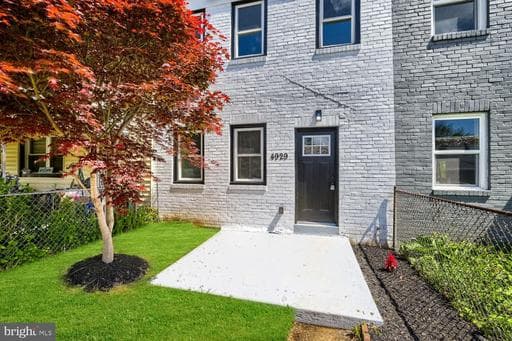 4929 EDGEMERE AVENUE - Photo 1