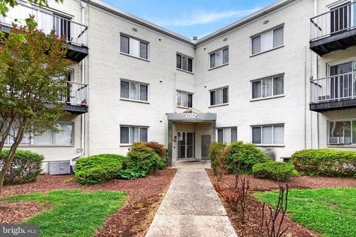 1005 CHILLUM RD 110 - Photo 1