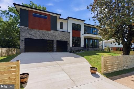 1736 GREAT FALLS STREET - Photo 1