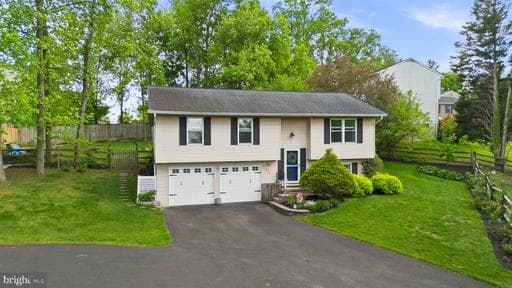 6174 FAIRBOURNE COURT - Photo 1