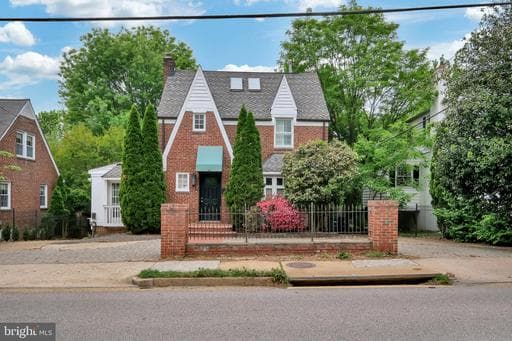 1706 N GLEBE ROAD - Photo 1