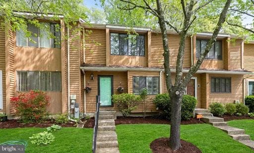 404 PEACH COURT - Photo 1