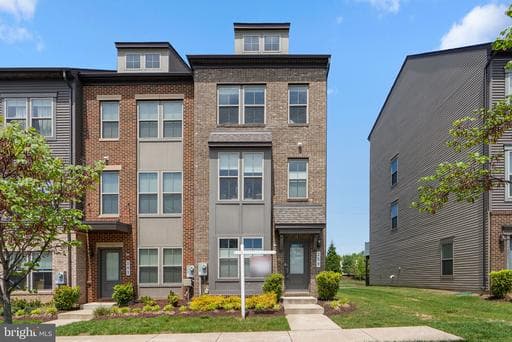 259 Phoenix Dr, Upper Marlboro, MD 20774-1066, United States - Photo 1