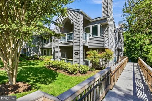 11737 Summerchase Cir, Reston, VA 20194-1144, United States - Photo 1