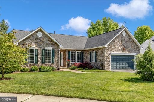 105 Crossing Pointe Ct, Frederick, MD 21702-3078, United States - Photo 1