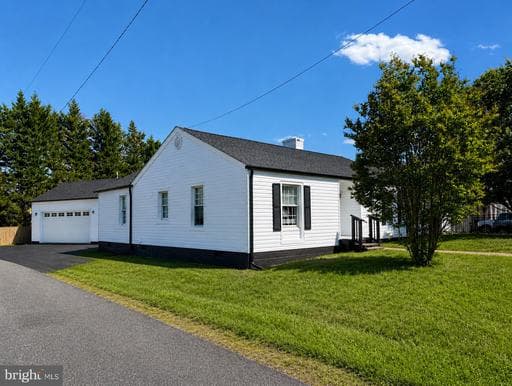 909 HENDRICK STREET