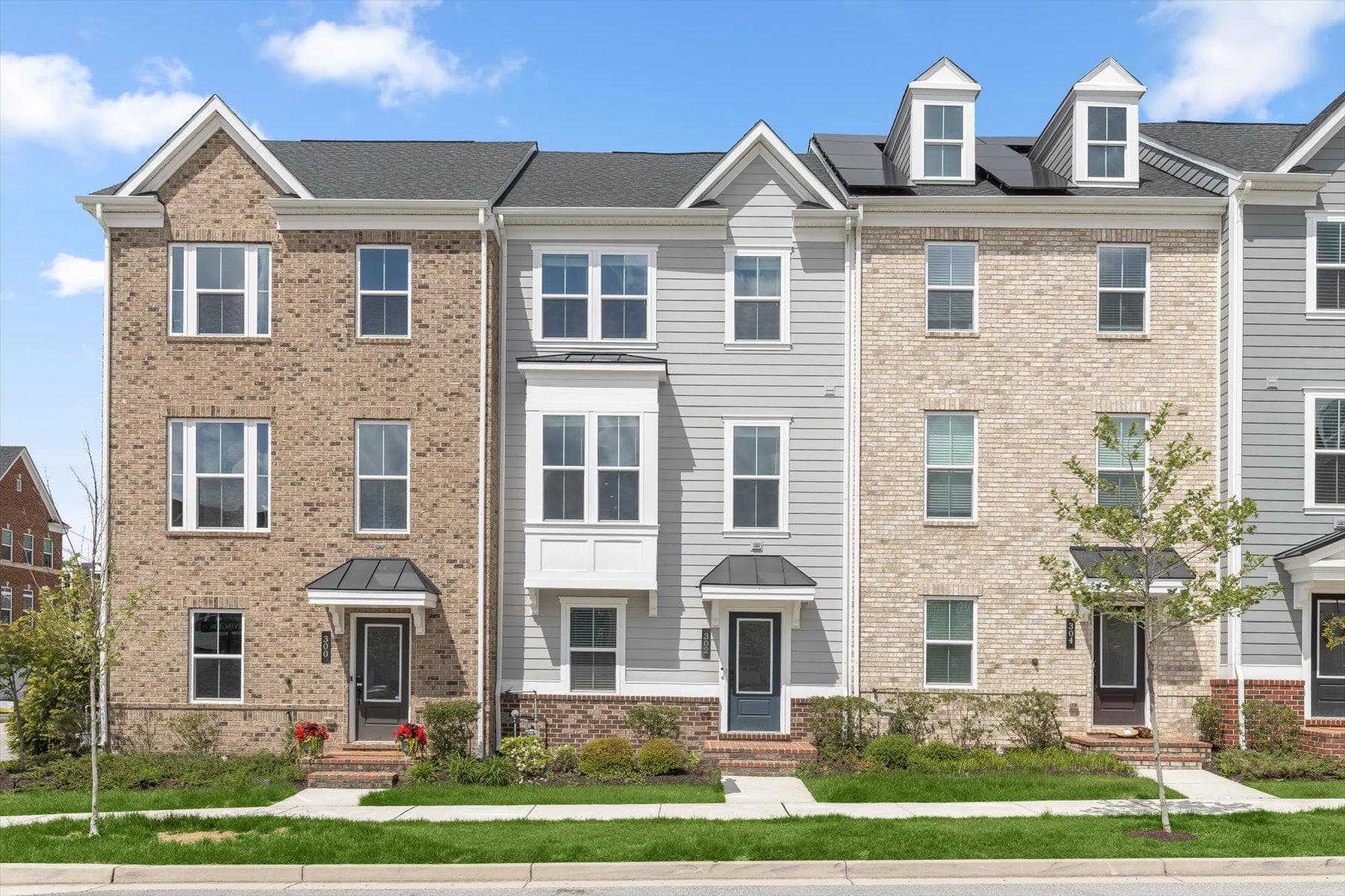 302 BEVINGTON STREET - Photo 1