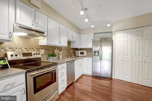1600 OAK STREET 732