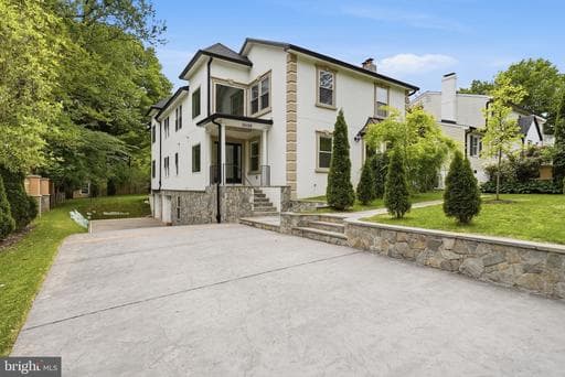 10129 DWIGHT AVENUE - Photo 1
