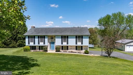 589 PEARL STREET - Photo 1